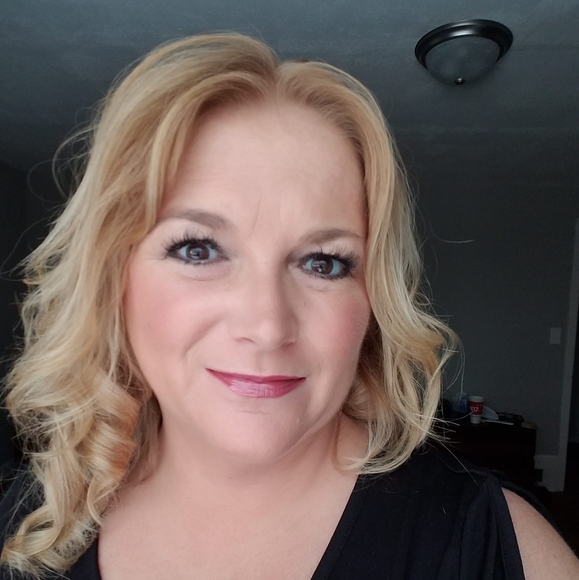 angiewellsrn